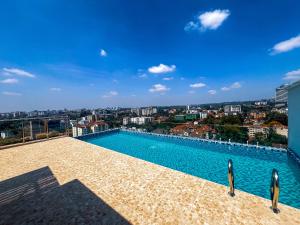 The Red Mirage --- Rooftop Pool, Gym, Games room, Netflix 2BD & SQ