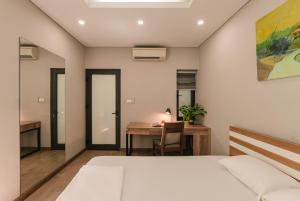 Family room- Hoan Kiem Lake-Elevator- Old Quarter -Garden view