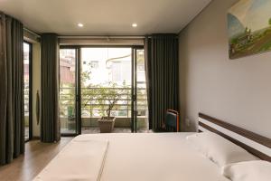 Family room- Hoan Kiem Lake-Elevator- Old Quarter -Garden view