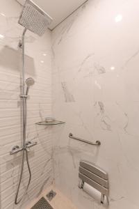 Family room- Hoan Kiem Lake-Elevator- Old Quarter -Garden view