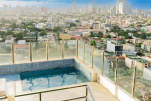 Spacious Condo with 50in TV & Netflix, Near Malls