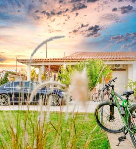 Artemis Leto - Peach Pine Escape Near City, Beach and Athens Airport