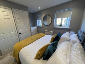 Spotless Two-Bedroom Home with Garden and Parking