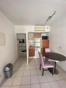 Appartements Studio Cite medievale 250 m : photos des chambres