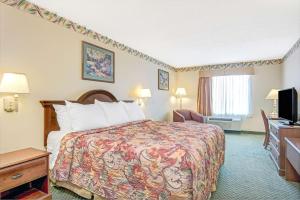 King Room - Non-Smoking room in Days Inn by Wyndham Louisburg