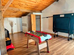 Maisons de vacances L'echappee Huroise, piscine et spa privatifs : Maison 3 Chambres