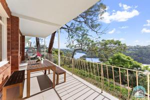 Spacious 4-Bed Home Water Views in Castle Cove