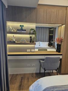 Luxury apartment at Park McKinley West suite 1