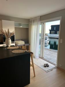 Flott Leilighet, 1 etasje med nydelig sjøutsikt