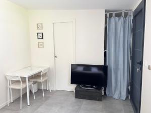 Appartements Joli studio recent sur jardin, tres calme : photos des chambres