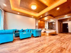 Naina Deventure Resort, Manali - Premium Rooms with Centrally Heated & Scenic View