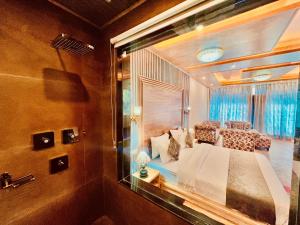 Naina Deventure Resort, Manali - Premium Rooms with Centrally Heated & Scenic View