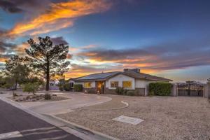 vegas saltwater, a luxury pool villa with 5BR, Spa, wet deck on a half acre lot