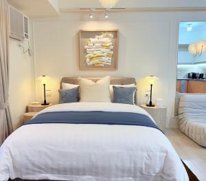 Chic stay at Venice Grand Canal Mall View