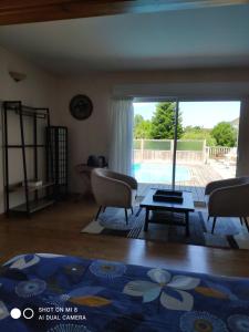 B&B / Chambres d'hotes Violette et Bruno : Suite - Vue sur Piscine 