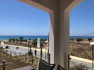 Lighthouse Beach - 3BR Seafront Apt 50m to Beach with Sea Views - Sleeps 6