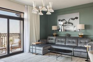 Spacious 1BD, City View, Pool & Beach access