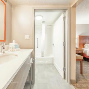 King Room - Exterior Entrance/Non-Smoking room in Hampton Inn Gainesville