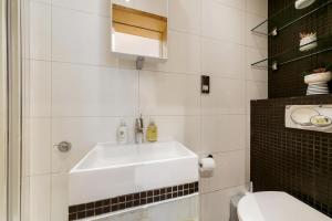 London 1BR walk to Marble Arch tube, Hyde Park, Edgware Road with free Wi-Fi