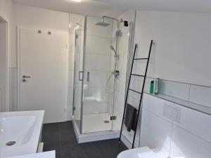 Ruhige 1-Zimmer Einliegerwohnung mit Küche und Bad in Großburgwedel