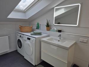 Ruhige 1-Zimmer Einliegerwohnung mit Küche und Bad in Großburgwedel