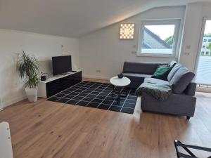 Ruhige 1-Zimmer Einliegerwohnung mit Küche und Bad in Großburgwedel