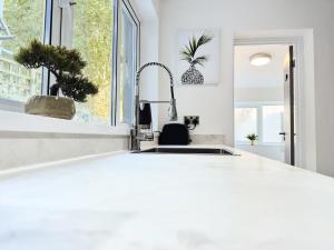 Long Stay Large 4BR close to City Centre