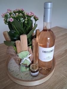 Rez de Jardin dune Bastide VILLA LA GARDI avec Piscine privée