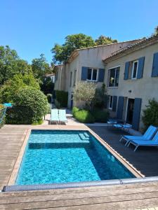 Rez de Jardin dune Bastide VILLA LA GARDI avec Piscine privée
