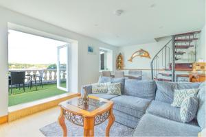 Glandore Cliff Cottage Getaway - Sea Access with Private Pier