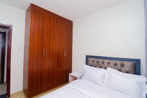 Modern 3BR Apartment near JKIA and SGR with Free Parking