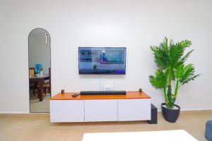 Modern 3BR Apartment near JKIA and SGR with Free Parking