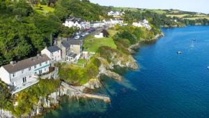 Glandore Cliff Cottage Getaway - Sea Access with Private Pier