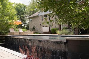 Cozy Private Suite with Year-Round Hot Tub