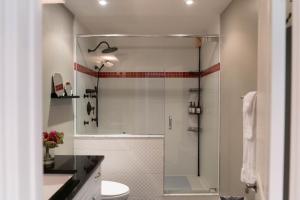 Cozy Private Suite with Year-Round Hot Tub