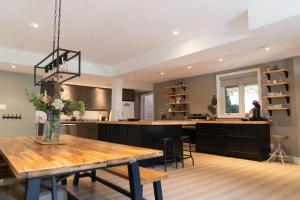 Cozy Private Suite with Year-Round Hot Tub