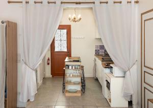 Appartements Le Petit Versailles - Face gare - Wifi - Baignoire : photos des chambres