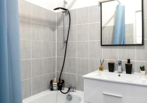 Appartements Le Petit Versailles - Face gare - Wifi - Baignoire : photos des chambres