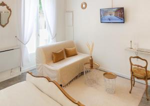 Appartements Le Petit Versailles - Face gare - Wifi - Baignoire : photos des chambres