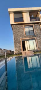 Denis House havuz sauna ve jakuzi hadi gelin
