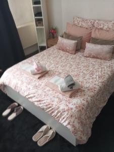 Sejours chez l'habitant flowers room au coeur de saint Ouen parking gratuit : photos des chambres