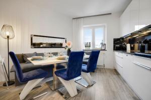 KATIES Apartments Augsburg - Zentral - 4 Zimmer - 7 Personen - 2 Parken - Nintendo Switch - DisneyPlus - E-Kamin - 4hvězdičkové hotely ve městě Augsburg