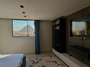 Nefertiti Studio With Bathtub Pyramids View