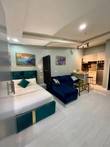 Balcony Open Plan Studio Units -Lekki 1, WI-FI, one with balcony, the other without