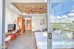 503MSNK Luxe Studio with Balcony and Kitchen