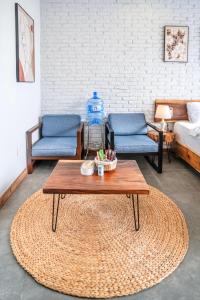 503MSNK Luxe Studio with Balcony and Kitchen