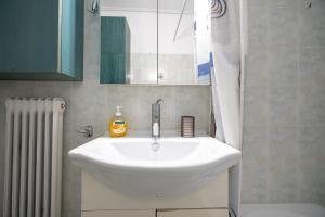 Roussas place-Dafni Metro 1