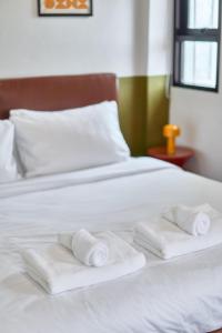 Emily Home-Charming 3BR in Chiang Mai Old Town, Steps from Wat Phra Singh & Sunday Walking Street by Beginning With