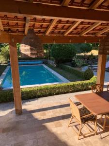 Villas Beautiful stone house with pool : photos des chambres