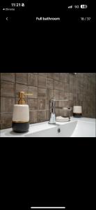 Roussas place 2 -Dafni Metro